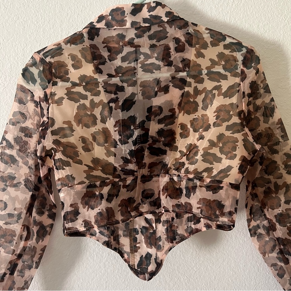 NWT Pretty Little Thing Tan Leopard Sheer Organza Pointed Hem Shirt - Picture 5 of 7